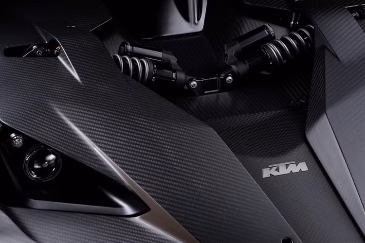 Một điểm đáng chú ý nữa chính là sức mạnh của xe đã được nâng lên đáng kể, các chi tiết của xe cũng được làm mới lại ấn tượng hơn trước.