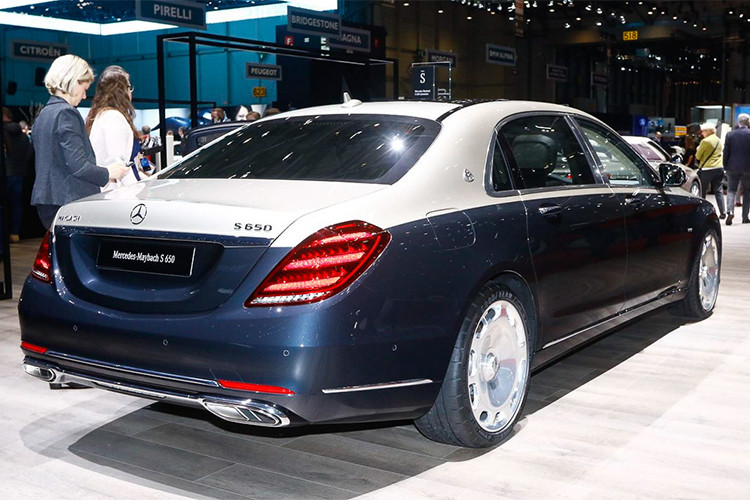 Khách hàng có thể mua 2 phiên bản động cơ của Maybach S-Class. Trong đó bản S560 4Matic sử dụng động cơ V8 4.0 L tăng áp kép mạnh 463 mã lực và mô men xoắn cực đại 700 Nm, kết hợp với hệ dẫn động 4 bánh 4MATIC. Xe có thời gian tăng tốc từ 0 lên 100 km/h chỉ trong 4,8 giây.