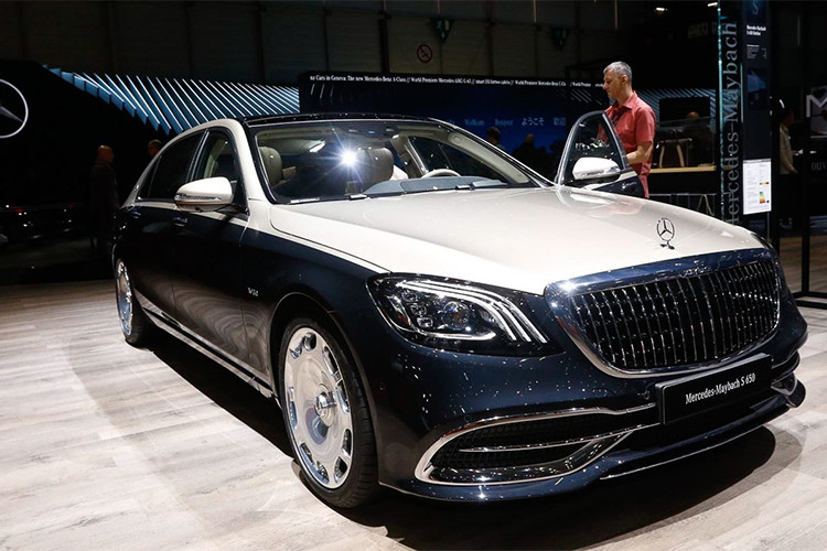 Bản S650 V12 dùng máy 12 xi-lanh 6.0 L tăng áp kép mạnh tới 621 mã lực và mô men xoắn cực đại 1.000 Nm kết hợp cùng hệ dẫn động cầu sau. Xe chỉ mất 4,6 giây để đạt 0-100 km/h. Sau khi ra mắt tại triển lãm Geneva Motor Show, Mercedes-Maybach S-Class sẽ chính thức mở bán tại Mỹ vào cuối mùa hè này với mức giá chưa được tiết lộ.