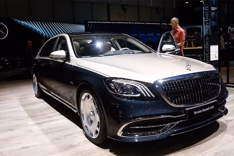 Bản S650 V12 dùng máy 12 xi-lanh 6.0 L tăng áp kép mạnh tới 621 mã lực và mô men xoắn cực đại 1.000 Nm kết hợp cùng hệ dẫn động cầu sau. Xe chỉ mất 4,6 giây để đạt 0-100 km/h. Sau khi ra mắt tại triển lãm Geneva Motor Show, Mercedes-Maybach S-Class sẽ chính thức mở bán tại Mỹ vào cuối mùa hè này với mức giá chưa được tiết lộ.