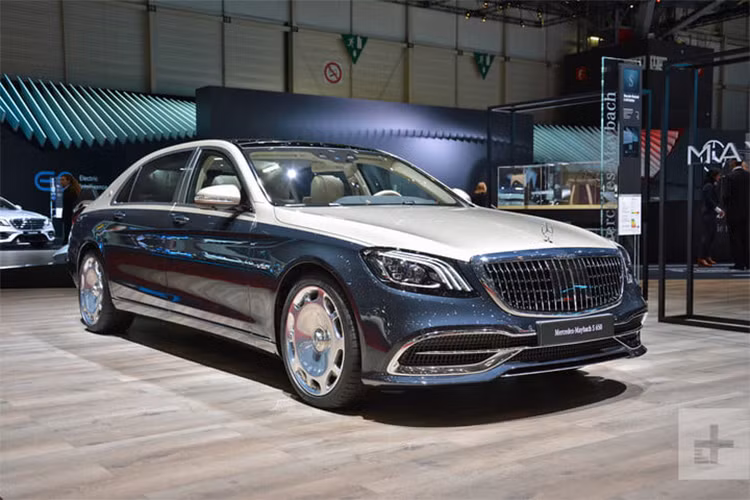 Thay đổi dễ nhận ra nhất trên siêu xe sang Mercedes-Maybach S-Class mới chính là kích thước to hơn của nó. Maybach S-Class nay có chiều dài lên đến 5.461 mm và trục cơ sở đến 3.365 mm. Điều này khiến nó dài hơn một phiên bản S-Class trục cơ sở kéo dài đến 250 mm.