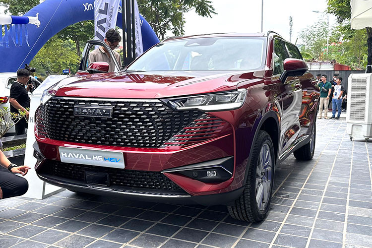 Chon Haval H6 cua Trung Quoc hay Honda CR-V Nhat Ban tai Viet Nam?