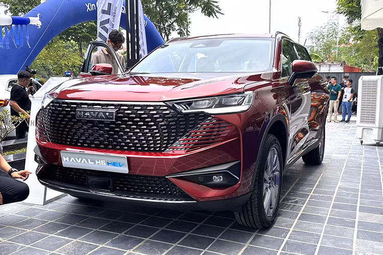 Chon Haval H6 cua Trung Quoc hay Honda CR-V Nhat Ban tai Viet Nam?