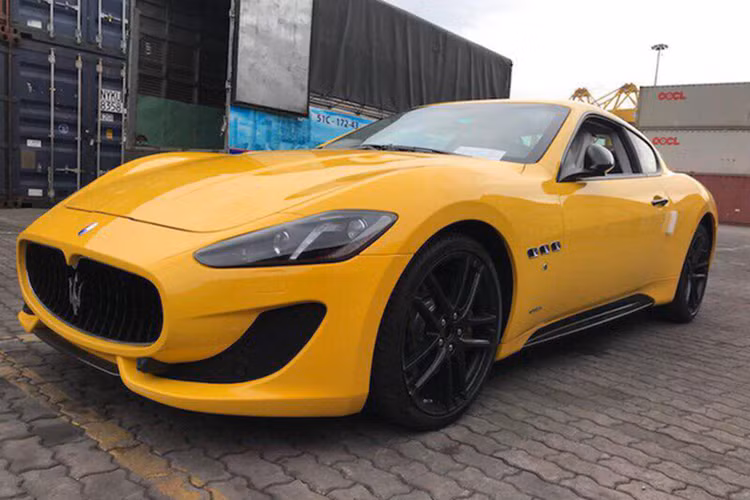Chiếc Maserati GranTurismo MC Sportline được đưa về nước theo diện phân phối chính hãng. Khi ra mắt tại thị trường quốc tế, mẫu xe thể thao hạng sang này có giá bán 295.000 USD (tương đương khoảng 6,7 tỷ đồng). Hiện chưa rõ mức giá bán cho mẫu xe này tại thị trường Việt Nam.