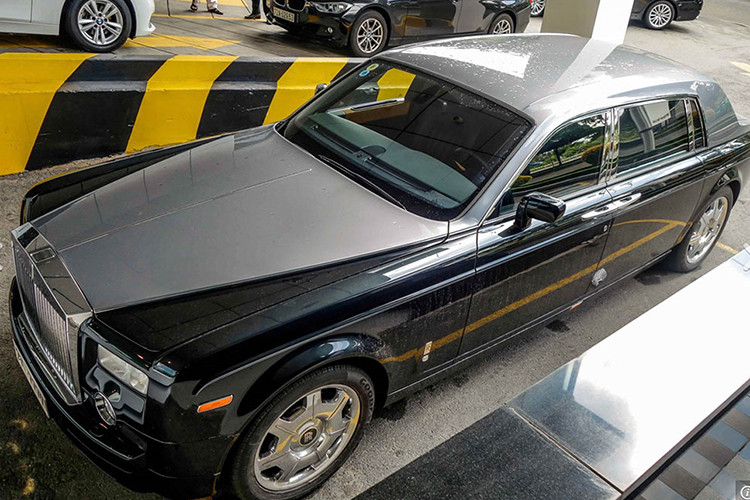 Theo lý giải của bà Diệp, chữ "L" trong biển số khi quay ngược lại sẽ tạo thành số "7". Do đó, biển số này được dịch là "thất trùng thất" và nó bị nhiều người am hiểu phong thuỷ cho rằng sẽ mang lại sự xui xẻo cho chủ nhân khi sử dụng.