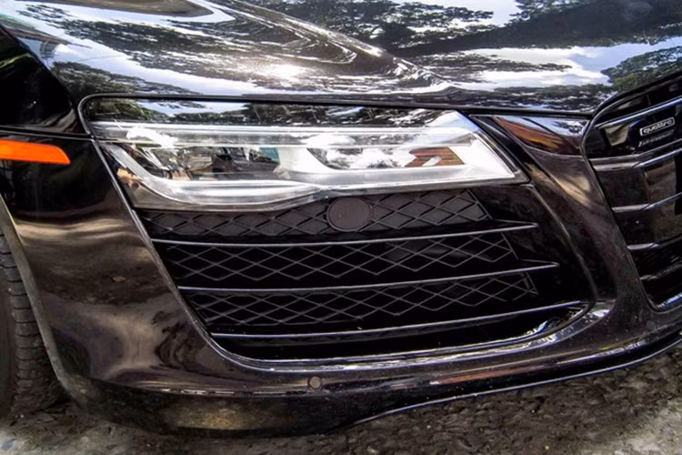 Chiếc xe này thuộc phiên bản năm 2013 và cũng là phiên bản sử dụng hệ thống LED ma trận độc quyền trên xe Audi.