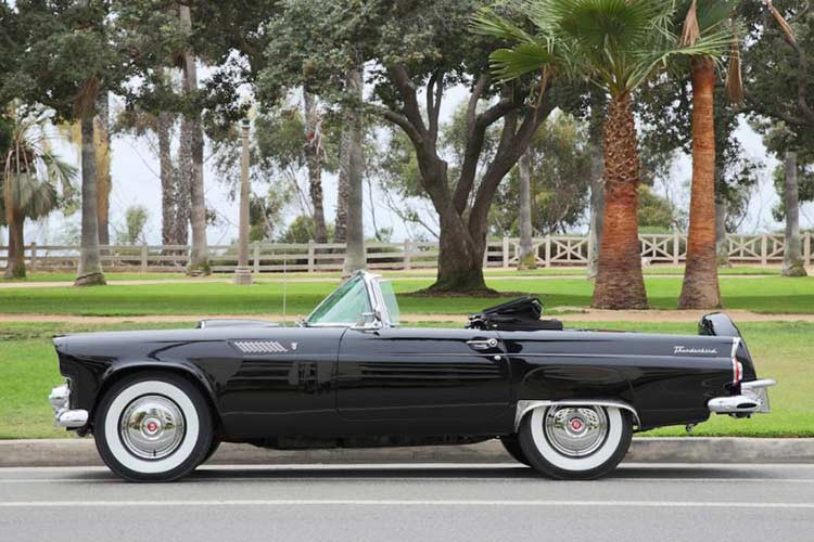 Chiếc Ford Thunderbird 1956 sẽ được bán đấu giá vào ngày 17/11 tới ở Los Angeles. Julien’s Auctions dự tính rằng nó sẽ có giá khoảng 250.000 – 500.000 USD (tương đương từ 5,82 tỷ đến hơn 10 tỷ đồng).