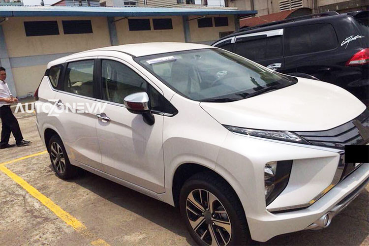 Tính tới thời điểm hiện tại, chưa có giá bán Mitsubishi Xpander 2018 và các thông số cụ thể cho mẫu xe MPV 7 chỗ giá rẻ này tại Việt Nam. Tuy nhiên hiện tại chúng ta đã có thể chiêm ngưỡng trước mẫu xe này thông qua những hình ảnh mới nhất vừa lộ diện trên mạng xã hội.