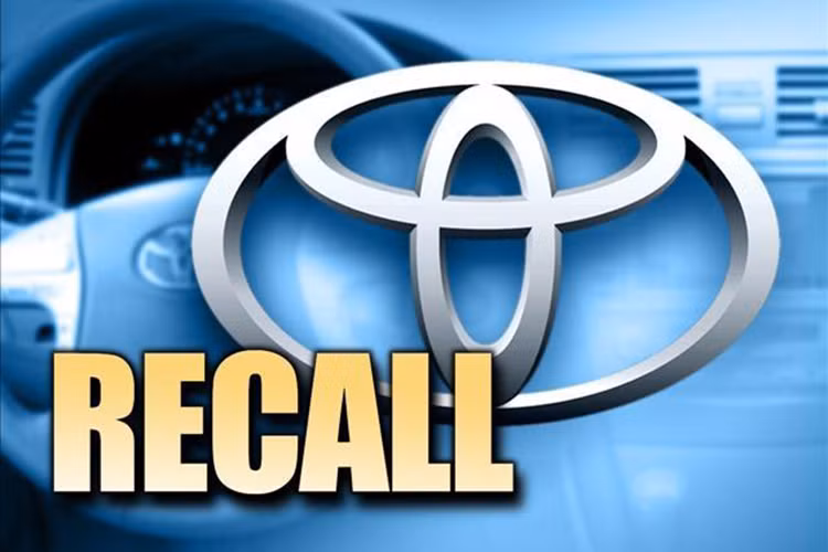 Hon 1,1 trieu xe Toyota toan cau bi goi trieu hoi vi loi tui khi