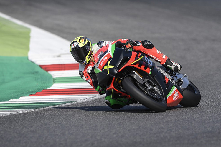 Các công nghệ hỗ trợ điện tử đáng chú ý khác của Aprilia RSV4 X phải kể đến bộ điều khiển điện tử ECU chuẩn đua, ga điện tử, hệ thống kiểm soát vận hành APRC với tính năng tự cân bằng và kiểm soát hẫng bánh trước.