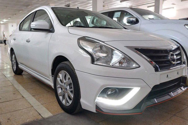 Trong phân khúc sedan hạng B hiện nay, Nissan Sunny đang tỏ ra lép vé trước 3 đối thủ khác là Toyota Vios, Honda City và Hyundai Accent. Khi cả ba mẫu xe đối thủ đều liên tục nằm trong danh sách 10 xe bán chạy hàng tháng thì Nissan Sunny lại khá chật vật tìm kiếm khách hàng.