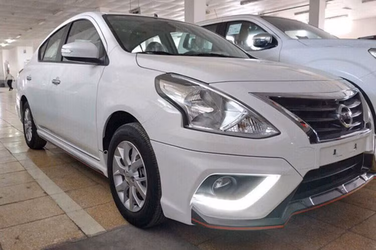 Trong phân khúc sedan hạng B hiện nay, Nissan Sunny đang tỏ ra lép vé trước 3 đối thủ khác là Toyota Vios, Honda City và Hyundai Accent. Khi cả ba mẫu xe đối thủ đều liên tục nằm trong danh sách 10 xe bán chạy hàng tháng thì Nissan Sunny lại khá chật vật tìm kiếm khách hàng.