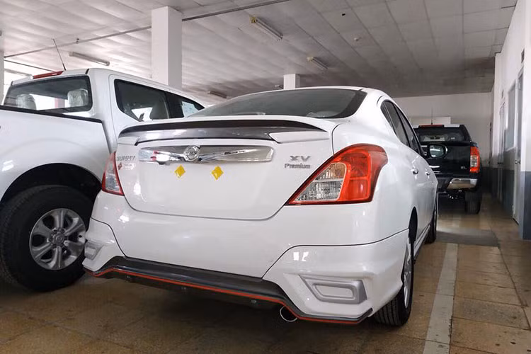 Hiện tại, giá xe Nissan Sunny phiên bản cũ đang được niêm yết ở mức 448 đến 493 triệu đồng, tùy phiên bản và được xem là một trong số những mẫu sedan rẻ nhất phân khúc. Dự kiến khi xe chính thức có tại đại lý trong tháng 11/2018, Nissan sẽ công bố giá bán Sunny Q-Series 2018.