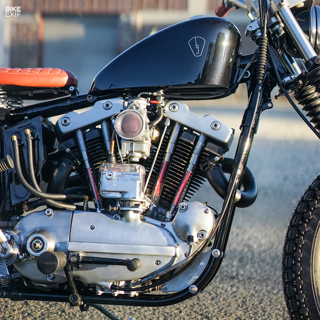 Nhưng điểm đặc biệt nhất là lớp vỏ cần đẩy mới làm bằng thủy tinh chịu nhiệt Pyrex. “Sau thời gian dài tìm kiếm, cuối cùng tôi đã tìm được xưởng sản xuất thủy tinh chịu nhiệt đáp ứng nhu cầu của mình. Lớp vỏ trên do xưởng 4130 Chromoly sản xuất hoàn toàn thủ công. Họ phải dành 30 tới 40 tiếng thiết kế và thêm 20 giờ nữa để tiện thành phẩm”, Jared Smith chia sẻ.