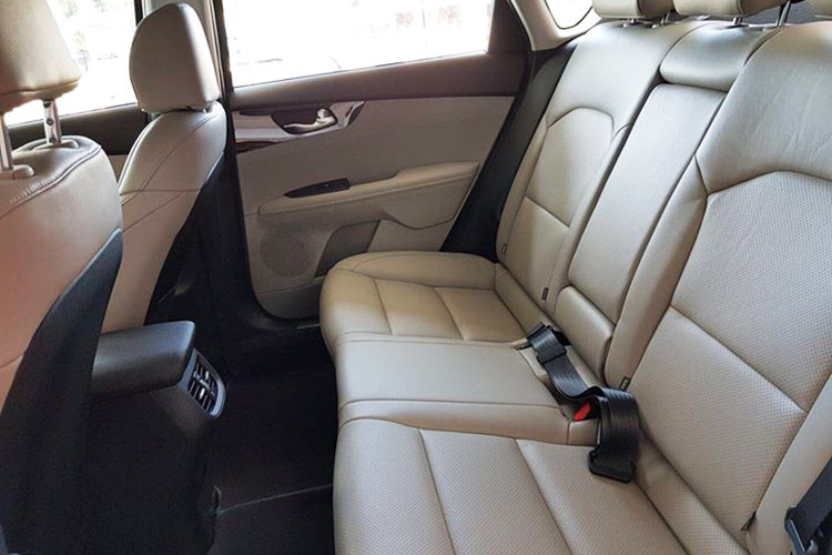 Động cơ cả 2 loại đều là máy xăng. Loại 1.6L Gamma 4 xi-lanh thẳng hàng 16 van DOHC CVVT sản sinh công suất tối đa 128 mã lực tại 6.300 v/p, mô-men xoắn cực đại 157 Nm tại 4.850 v/p tương tự bản cũ. Động cơ Nu 2.0L 4 xi-lanh thẳng hàng 16 van DOHC CVVT sản sinh công suất tối 159 mã lực và mô-men xoắn cực đại 194 Nm như đời trước. Khối động cơ này đi kèm hộp số sàn 6 cấp và hộp số tự động 6 cấp.