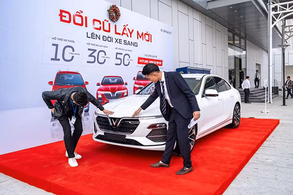 Loat chinh sach chua tung co vuc day thi truong oto Viet 2020