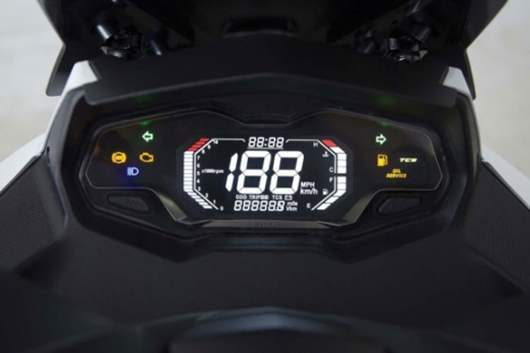 Ngoài ra, xe ga Kymco Racing H150 2025 còn có bảng đồng hồ kỹ thuật số LCD, cổng sạc USB tiện lợi và chìa khóa thông minh Smartkey với chức năng khởi động không cần chìa khóa.