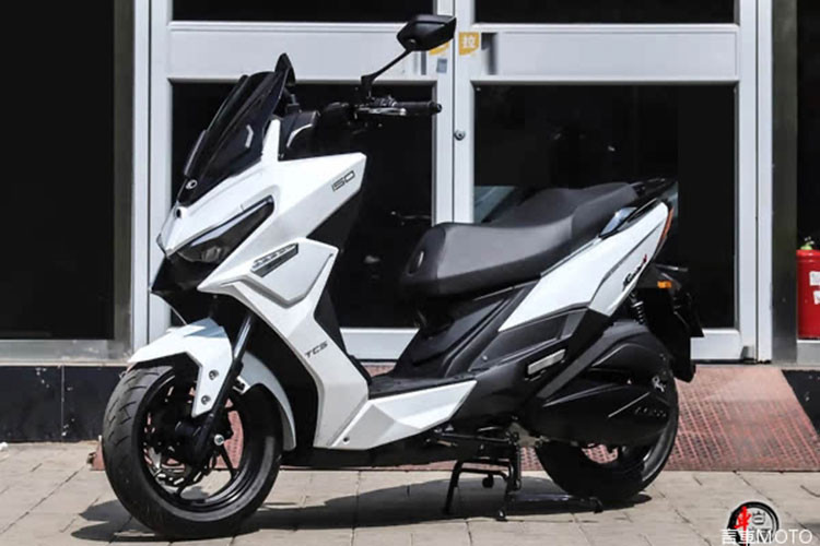 Mới đây, thương hiệu xe máy Đài Loan Kymco đã chính thức ra mắt mẫu xe tay ga Kymco Racing H150 2025 mới với giá bán đề xuất 13.980 nhân dân tệ (khoảng 50 triệu đồng). Mức giá này được đánh giá là hấp dẫn, giúp Kymco có lợi thế cạnh tranh trong phân khúc. 