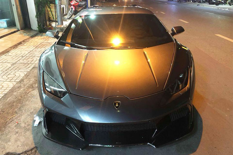 Hiện tại, những chiếc siêu xe Lamborghini Huracan LP610-4 nguyên bản đã qua sử dụng được rao bán lại tại Việt Nam với mức giá khoảng hơn 15 tỷ đồng, tuỳ vào tình trạng của từng chiếc xe và phụ kiện đi kèm...