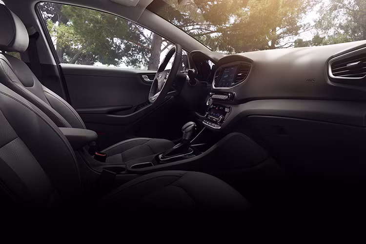 "Chiếc xe chiến thắng giải này có thể không đạt được tốc độ 0-100 km/h trong vòng vài giây hoặc có mômen xoắn cao. Nhưng chiếc xe về cơ bản là một chiếc xe rất mạnh mẽ đối với phụ nữ.” Bà Sandy Myhre, Giám đốc điều hành của Womens Wolrd Car of the Yearcho biết thêm.