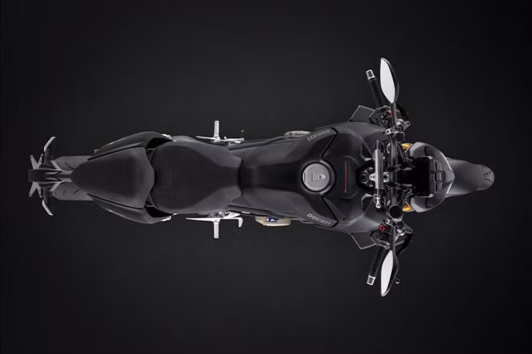 Giá xe Ducati Streetfighter V4 S Dark Stealth khoảng 20.295 Bảng, cao hơn phiên bản thưởng khoảng 300 Bảng (tương đương khoảng 615 triệu đồng). Dự kiến xe sẽ có mặt tại hệ thống đại lý của Ducati trong tháng 11 tới đây.