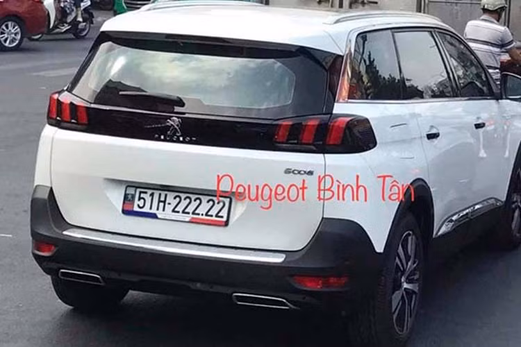 Tuy nhiên theo nhiều người dùng, mức phát giá của chủ nhân chiếc xe Peugeot 5008 biển ngũ quý 2 này khá cao. Với mức giá chào bán gấp hơn gấp 3 lần so với giá bán niêm yết sẽ khó bán hơn, bởi nhiều yếu tố như thương hiệu xe và ngoài ra biển số này cũng không "hot" như các đầu số có đuôi 6 hay 8 từng xuất hiện trên một số mẫu xe được rao bán trước đây.