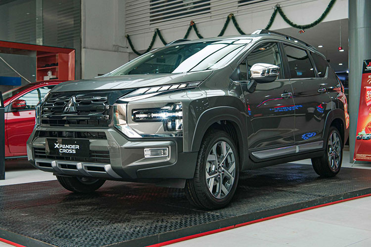 Loat xe Mitsubishi tiep tuc duoc uu dai 100% le phi truoc ba