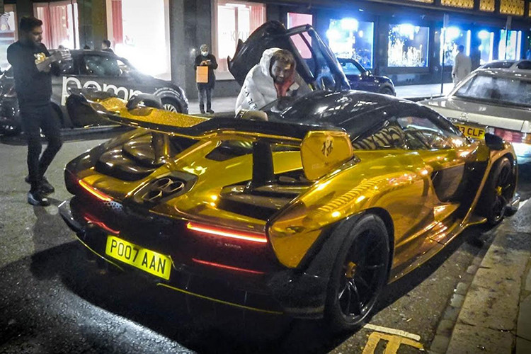 Chắc có lẽ nhiều người tò mò muốn biết triệu phú sở hữu 6 triệu người theo dõi trên mạng xã hội bị lỗi gì khiến siêu xe McLaren Senna bị cảnh sát Anh tạm giữ trong 1 tuần. Đến ngay những người thực thi pháp luật cũng sốc khi 1 chiếc siêu xe có giá trị 7 con số mà chủ nhân lại không mua bảo hiểm. 