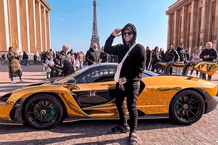 Giá xe McLaren Senna có mức khởi điểm triệu đô (khoảng hơn 23 tỷ đồng) chưa bao gồm các lựa chọn của khách hàng. Trên toàn thế giới chỉ có 500 xe McLaren Senna sản xuất và giới đại gia Việt đang sở hữu ít nhất 2 xe.