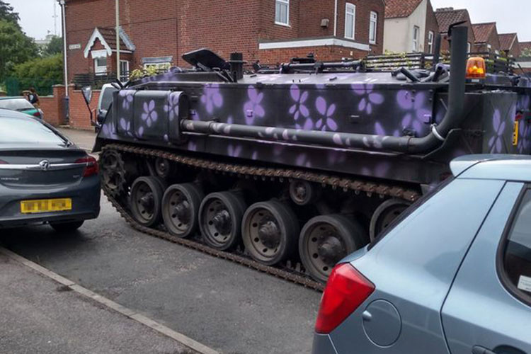 Số tiền mua chiếc xe tăng gần 60 tười này đã bao gồm chi phí 1 năm lao động để tân trang chiếc xe, biến nó trở thành một phương tiện chở người hợp pháp trên đường phố.