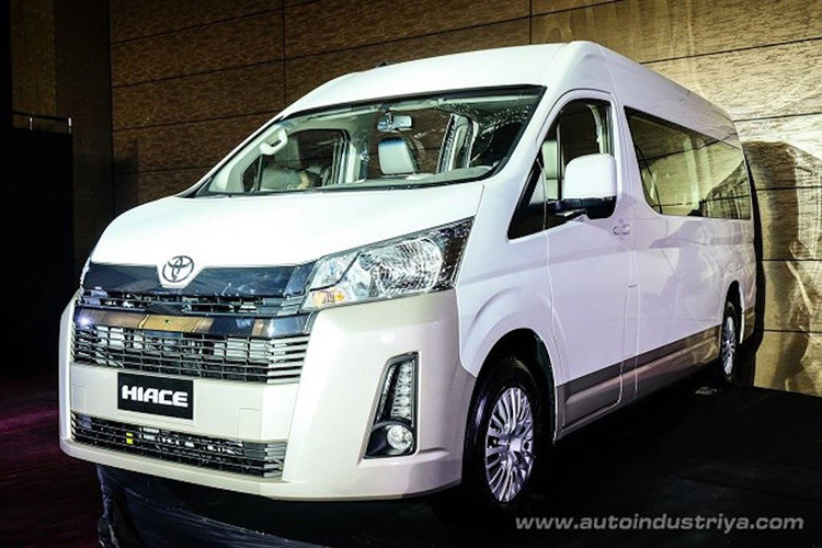 Tại thị trường Phillipines, xe sẽ chính thức được bán ra từ 5/3/2019. Giá xe Toyota Hiace 2019 sẽ từ 1.973 tới 2.22 triệu Piso (tương đương 874,3 - 983,8 triệu đồng). Hiện chưa có thông tin về việ mẫu xe này bán ra tại Việt Nam, tuy nhiên điều này rất có thể xảy ra trong năm 2019 này.