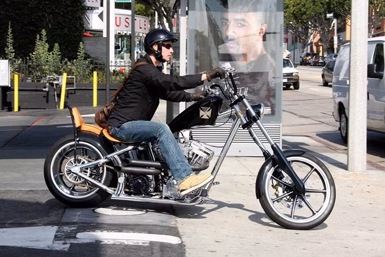 West Coast Chopper (WCC) là hãng môtô chuyên sản xuất những mẫu chopper đậm chất Mỹ. Tiền thân của WCC là một hãng sản xuất quần áo và sticker. Sau khi chuyển sang sản xuất môtô, khoảng 60% doanh thu của WCC đến từ việc bán quần áo, đồ uống. Mỗi năm, hãng này chỉ cho ra lò 12-15 chiếc môtô với mức giá lên đến 150.000 USD/chiếc.