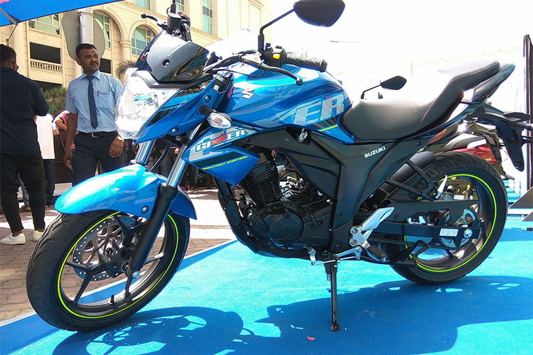 Xe vẫn mang dáng naked-bike với đèn pha đơn kích thước lớn mang phong cách robot nổi bật, yên xe dạng liền đủ dùng cho hai người, đuôi xe thiết kế mềm mại với tay xách được giấu phía dưới. Các chi tiết khác vẫn mang đậm vẻ góc cạnh của dòng xe môtô phân khối lớn.