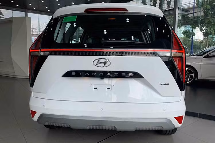 Động cơ của Hyundai Stargazer là máy xăng Smartstream G 1.5L dùng chung với Creta, tạo ra công suất tối đa 113 mã lực và mô-men xoắn cực đại đạt 144 Nm. Kết hợp với dộng cơ là hộp số biến thiên vô cấp iVT và hệ dẫn động cầu trước.