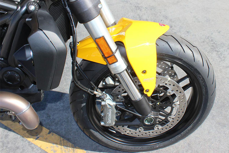 Hãng xe máy Ducati vẫn sẽ tiếp tục trang bị cho chiếc naked-bike cỡ trung mới này gói tính năng an toàn “Ducati Safety Pack” bao gồm hệ thống chống bó cứng ABS của Bosch và hệ thống điều khiển độ bám DTC.