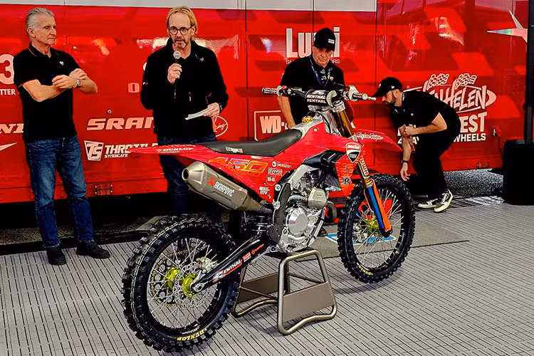 Công nghệ mới trên mẫu xe cào cào Ducati Desmo 450 MX 2026 bao gồm cả xe đua Desmosedici GP đang được Marc Marquez và Francesco Bagnaia sử dụng tại giải MotoGP hiện tại. 