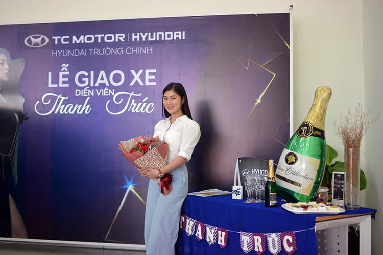 Thanh Trúc tên thật là Phạm Lương Thanh Trúc, sinh năm 1986 và hiện sinh sống tại TP HCM, cô được khán giả yêu thích qua nhiều vai diễn phim truyền hình. Trước khi bén duyên điện ảnh, Thanh Trúc từng theo đuổi con đường ca hát từ khá sớm. Năm 2009, cô được đạo diễn Võ Việt Hùng phát hiện và mời đóng phim Tình án. Nhờ vai diễn này Thanh Trúc đã giành được giải thưởng "Nữ diễn viên được yêu thích nhất" ở giải thưởng Mai Vàng và ở Giải thưởng Truyền hình HTV năm 2009.