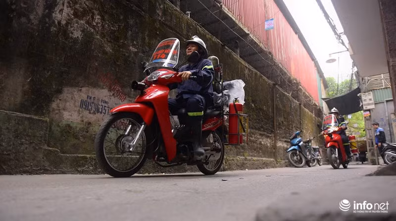 Chạy thực nghiệm xe chữa cháy ban đầu tại một con ngõ trên phố Lãng Yên - Hà Nội, cho thấy xe có thể tiếp cận rất sâu dù là trong ngõ nhỏ. Một người dân sinh sống tại ngõ 33 Lãng Yên cho hay, những chiếc xe như thế này rất tiện dụng, có thể đến hiện trường nhanh.