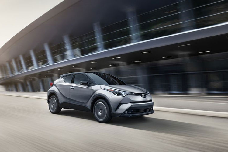 Cuối cùng là phiên bản cao cấp nhất của mẫu C-HR với tên gọi Limited có giá từ 26.050 USD (khoảng 612 triệu đồng). Ngoài những trang bị như phiên bản XLE thì phiên bản này còn sở hữu đèn sương mù cũng là dạng LED, viền cửa sổ mạ chrome, cột chữ B màu đen thể thao và cần gạt nước tự động.