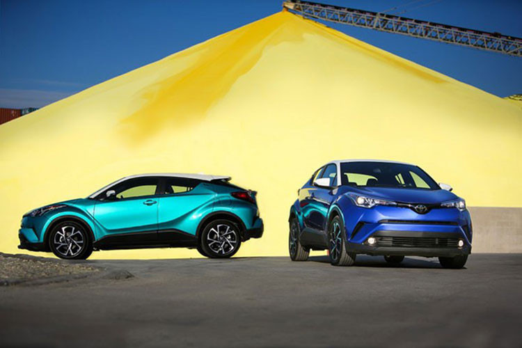 Tại thị trường Việt Nam, những chiếc xe Toyota C-HR được đưa về vào hồi đầu năm ngoái đang rất được ưa chuộng, tuy nhiên mức giá lại khá cao. Cụ thể giá bán mẫu xe này tại một số showroom ôtô tư nhân ở Hà Nội và TP HCM với giá khoảng 1,8 tỷ đồng), tương đương giá một chiếc Mercedes-Benz GLC 250 đầu năm 2017.