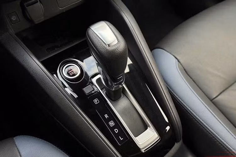 Nhiều khả năng, Nissan Almera 2024 về Việt Nam vẫn sử dụng động cơ xăng tăng áp 3 xi-lanh, dung tích 1.0L, tạo ra công suất tối đa 100 mã lực và mô-men xoắn cực đại 152 Nm. Động cơ này kết hợp với hộp số CVT.