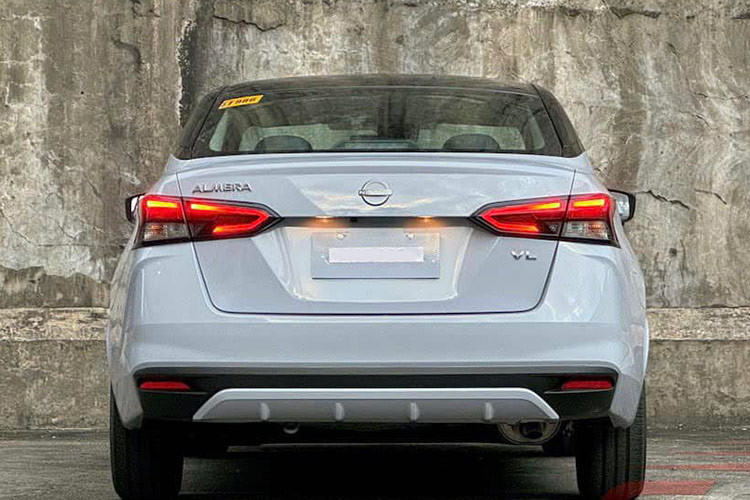 Hiện một số đại lý đã bắt đầu nhận cọc và chưa công bố giá xe Nissan Almera 2024, nhưng dự kiến sẽ không thấp hơn bản cũ. Nissan Almera tại Việt Nam có giá cao nhất 595 triệu đồng, hơn đáng kể so với Hyundai Accent (569 triệu đồng) và Toyota Vios (545 triệu đồng). 