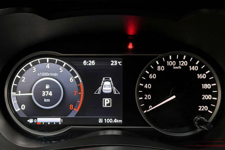 Lần đầu tiên, Almera mới sở hữu hệ thống hỗ trợ lái xe tiên tiến ADAS (Advanced Driver Assistance System), trong đó bao gồm các tính năng hiện đại như hỗ trợ phanh khẩn cấp, cảnh báo va chạm trước, cảnh báo lệch làn đường và đèn chiếu xa thông minh.