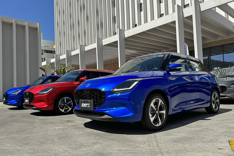Hiện những chiếc xe Suzuki Swift 2025 tại Việt Nam hiện đang được làm thủ tục kiểm định để chuẩn bị cho sự kiện ra mắt có thể diễn ra vào khoảng quý II năm nay. Tuy nhiên, đây mới chỉ là thông tin từ tư vấn bán hàng, phía Suzuki Việt Nam vẫn chưa xác nhận.
