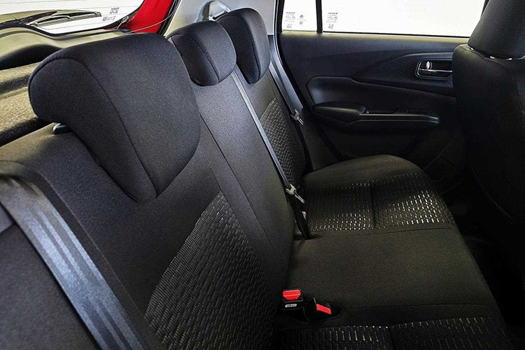 Bên cạnh đó là tính năng cảnh báo người lái mất tập trung, hệ thống hỗ trợ phanh Dual Sensor Brake Support thế hệ thứ 2 và hỗ trợ phanh ở tốc độ thấp (cả tiến lẫn lùi) để ngăn va chạm cũng được trang bị.