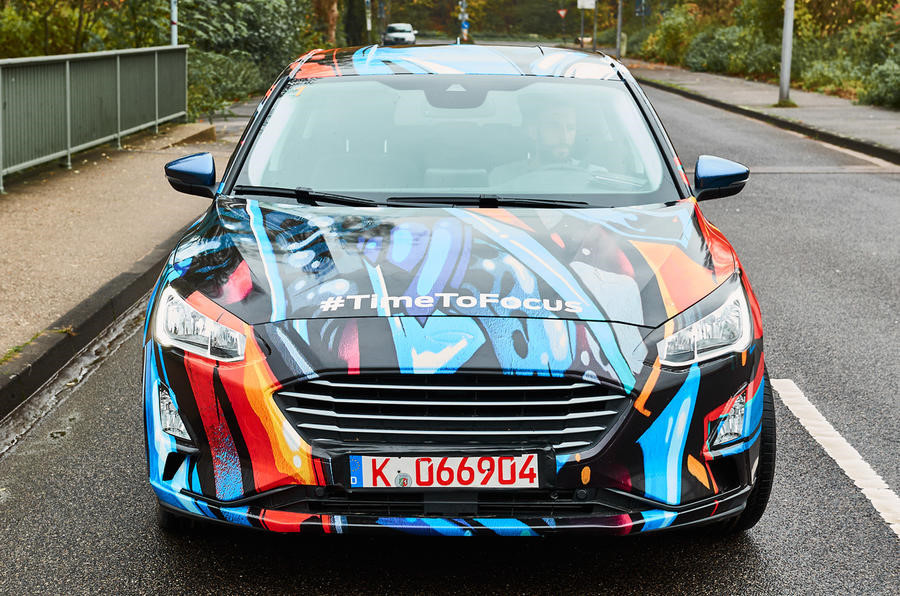 Ford Focus hoàn toàn mới sẽ được xây dựng trên nền tảng C-Class toàn cầu của Ford, chia sẻ với Fiesta. Toàn bộ thân xe có 5 cửa thay vì ba cửa, Ford đang dành phần lớn quỹ phát triển để sản xuất thêm SUV, chủ tịch Ford châu Âu Jim Farley tin rằng Focus đang trở thành "chiếc xe gia đình ưa thích". 