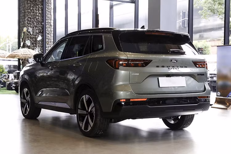 Theo quan sát, bộ mâm trên phiên bản thử nghiệm lần này tương tự với chiếc Territory màu trắng từng xuất hiện trước đó, cho thấy đây có thể là trang bị tiêu chuẩn cho phiên bản facelift tại thị trường Việt Nam.