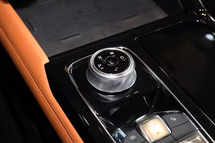 Theo thông tin từ các đại lý, Ford Territory 2025 dự kiến sẽ chính thức ra mắt tại thị trường Việt Nam trong năm nay, tuy nhiên thời điểm cụ thể vẫn chưa được công bố.