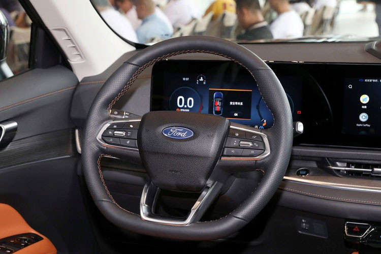 Về vận hành, nhiều khả năng Ford Territory facelift 2025 tại Việt Nam vẫn sử dụng động cơ EcoBoost 1.5L, cung cấp công suất 168 mã lực và mô-men xoắn 260 Nm. Xe sẽ sử dụng hộp số ly hợp kép 7 cấp và hệ dẫn động cầu trước. 