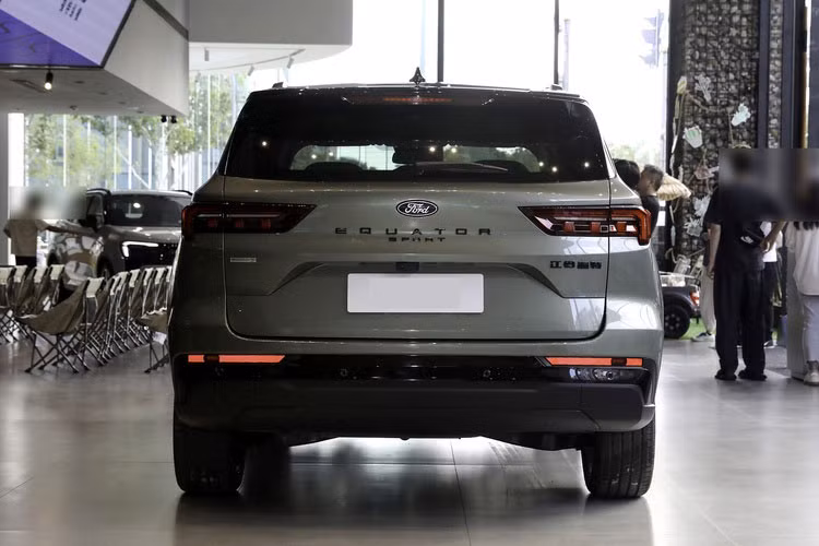 Trong lúc chờ đợi phiên bản mới, các đại lý đang tích cực triển khai nhiều chương trình khuyến mãi để xả hàng tồn kho của Territory đời cũ, mở đường cho bản mới sắp sửa cập bến.